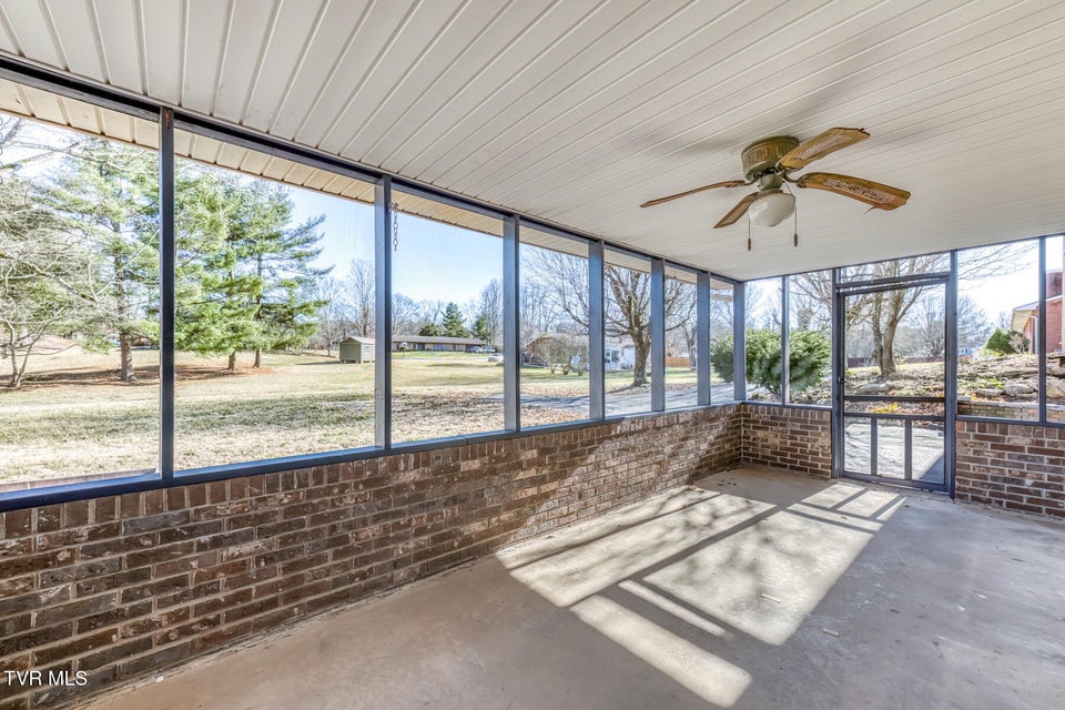 Photo #38: 517 Colonial Heights Road