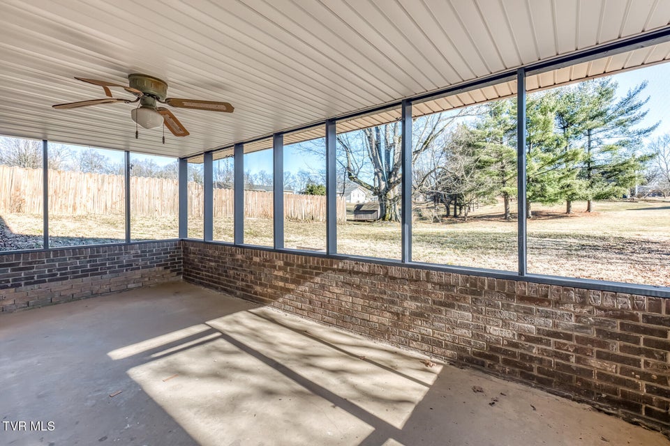 Photo #39: 517 Colonial Heights Road