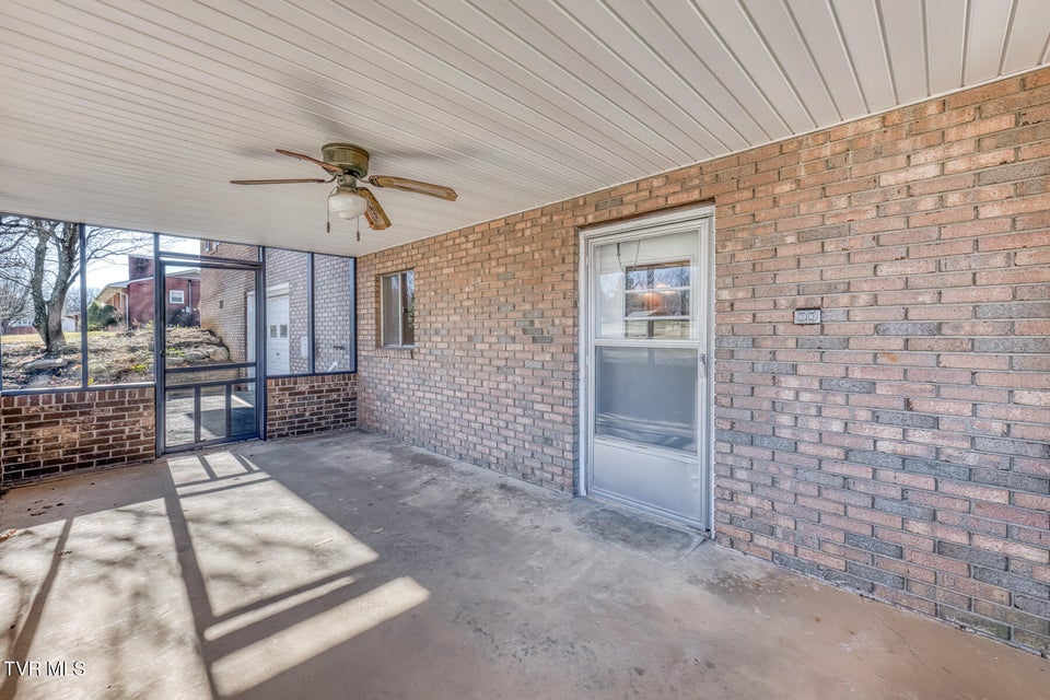 Photo #40: 517 Colonial Heights Road