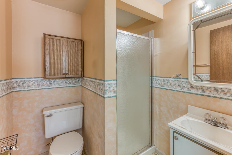 Photo #42: 517 Colonial Heights Road