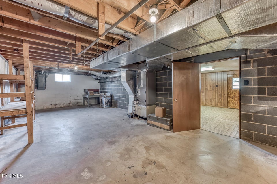 Photo #45: 517 Colonial Heights Road