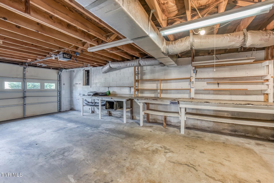 Photo #47: 517 Colonial Heights Road