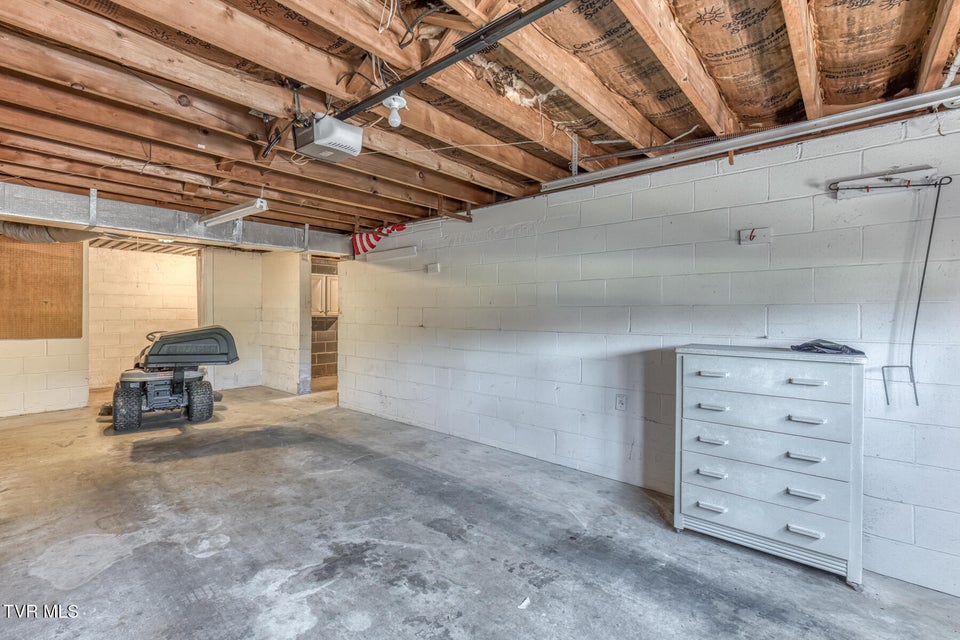 Photo #48: 517 Colonial Heights Road