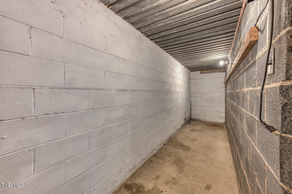 Photo #49: 517 Colonial Heights Road