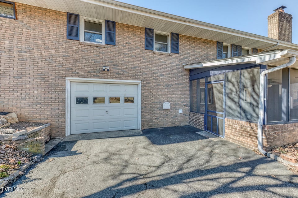 Photo #61: 517 Colonial Heights Road