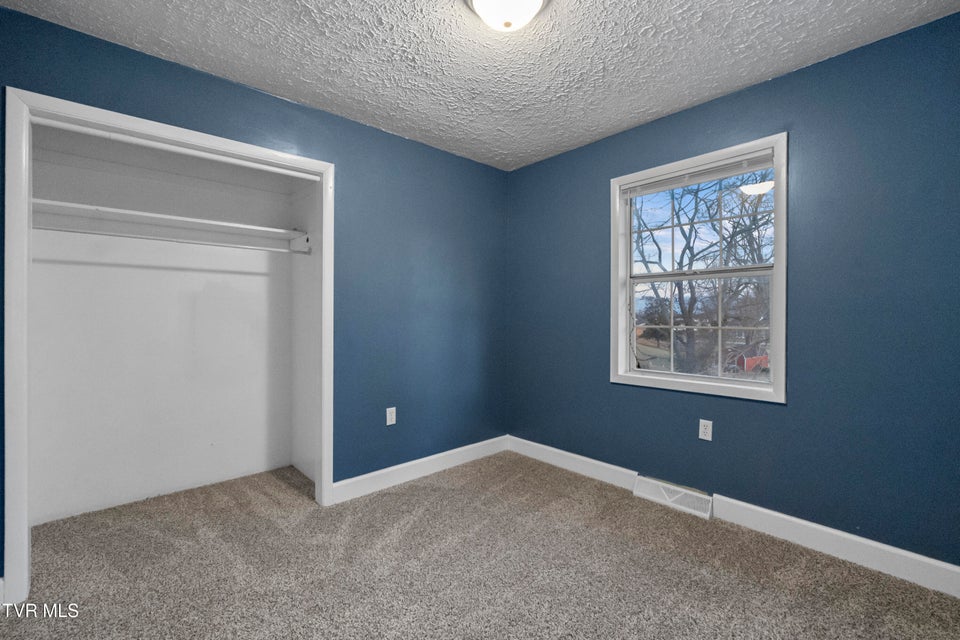 Photo #20: 1002 Kiser Boulevard