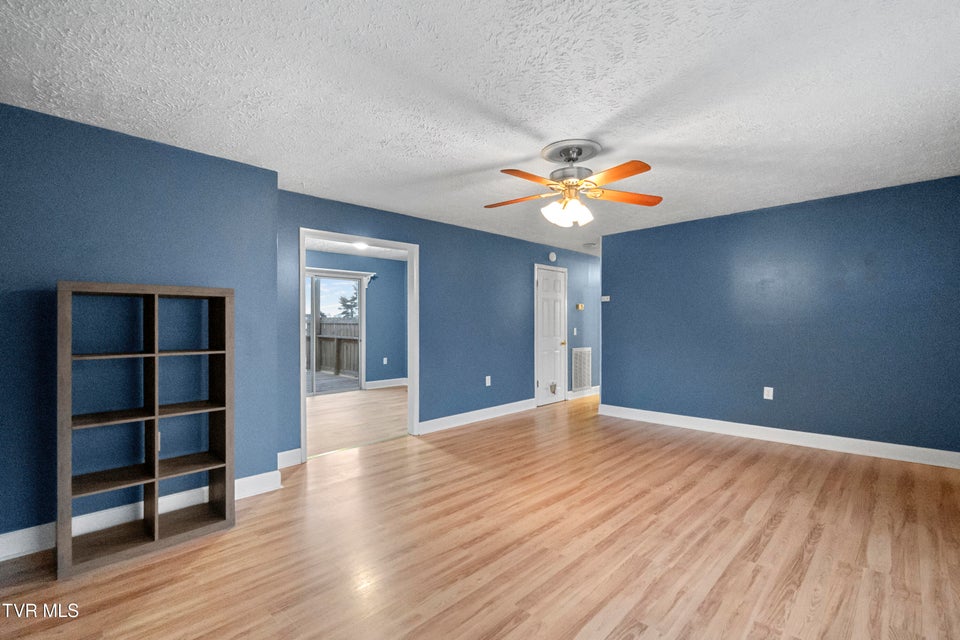 Photo #8: 1002 Kiser Boulevard