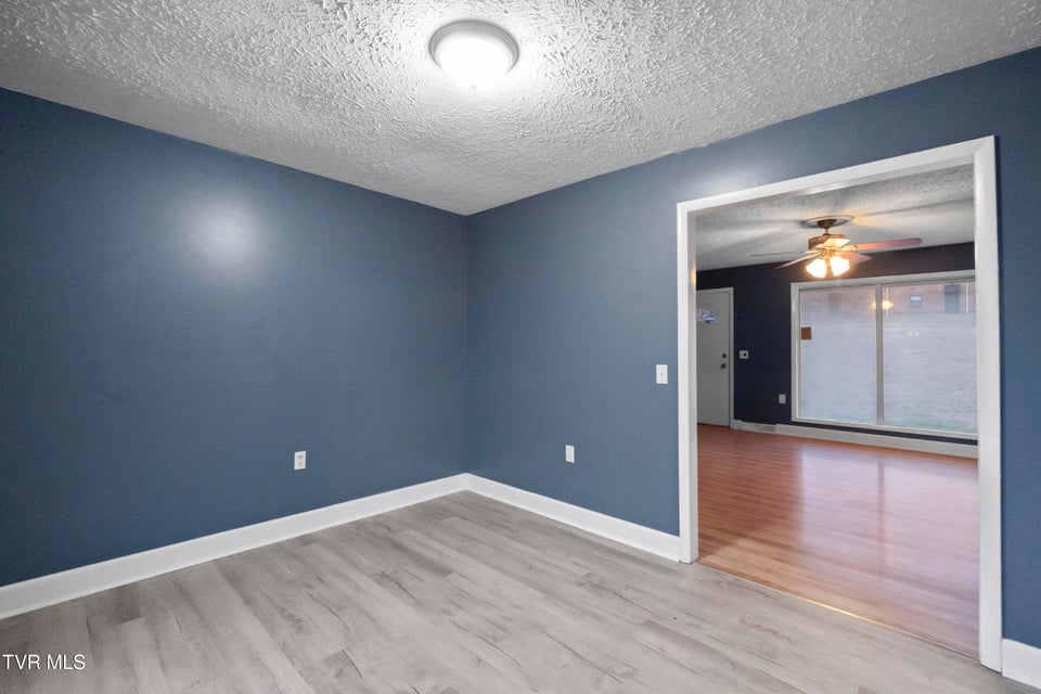 Photo #29: 1002 Kiser Boulevard