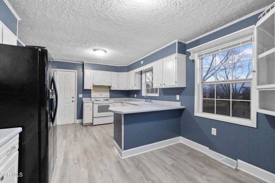 Photo #11: 1002 Kiser Boulevard