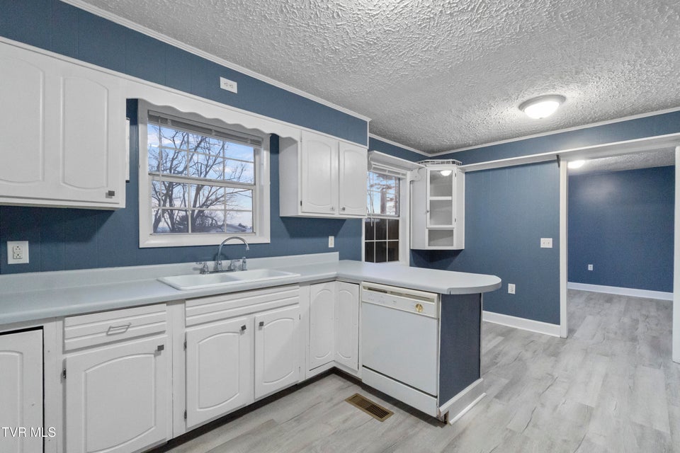 Photo #14: 1002 Kiser Boulevard