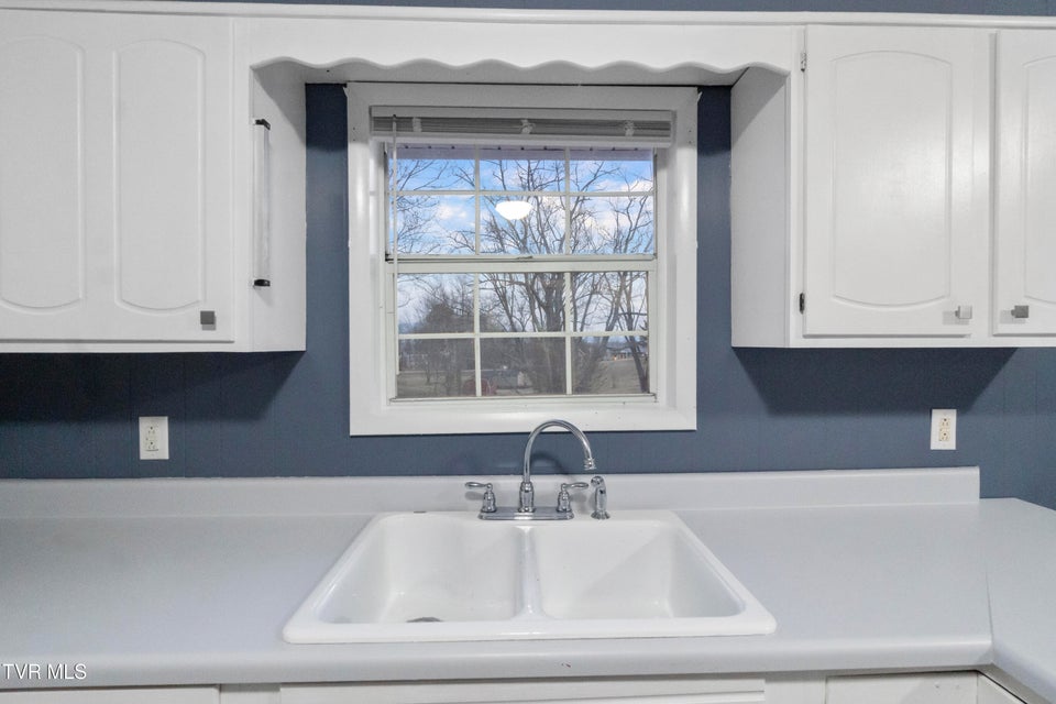 Photo #15: 1002 Kiser Boulevard