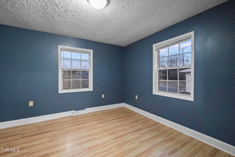 Photo #30: 1002 Kiser Boulevard