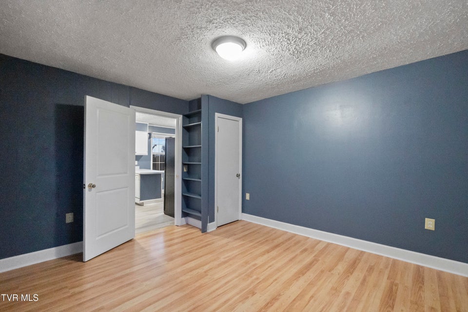 Photo #31: 1002 Kiser Boulevard