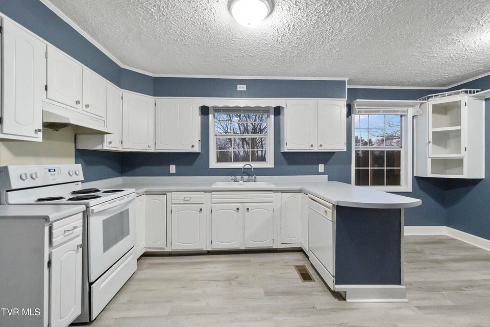 Photo #13: 1002 Kiser Boulevard