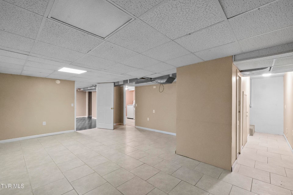 Photo #33: 1002 Kiser Boulevard