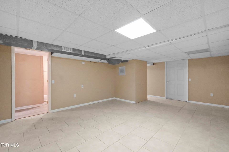 Photo #34: 1002 Kiser Boulevard