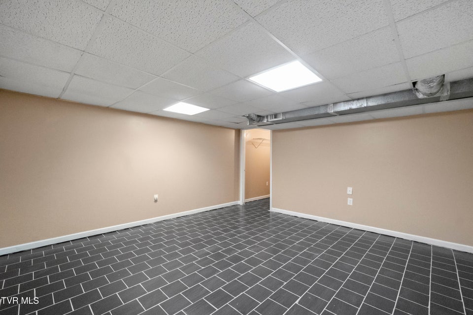 Photo #35: 1002 Kiser Boulevard