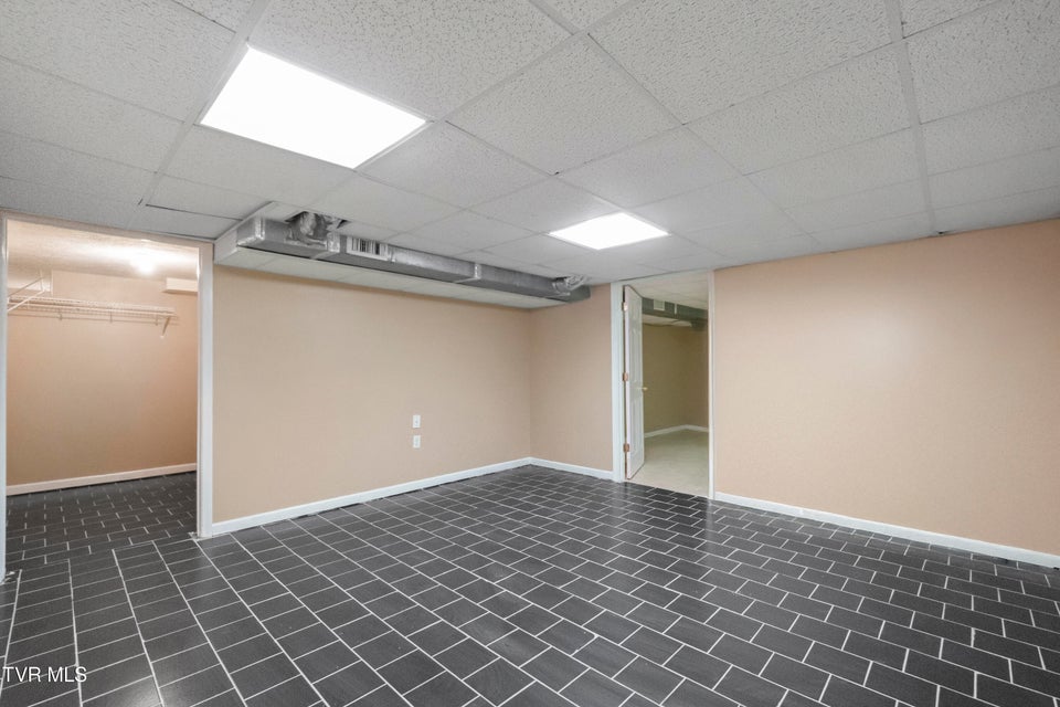 Photo #36: 1002 Kiser Boulevard