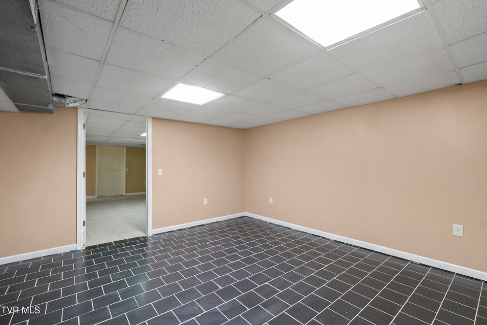 Photo #37: 1002 Kiser Boulevard