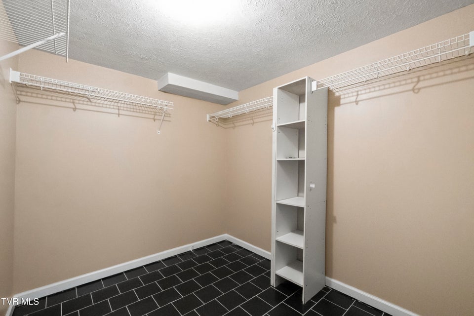 Photo #38: 1002 Kiser Boulevard