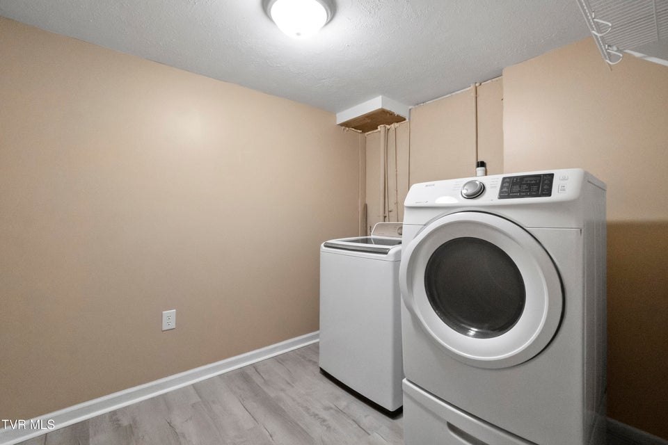 Photo #39: 1002 Kiser Boulevard