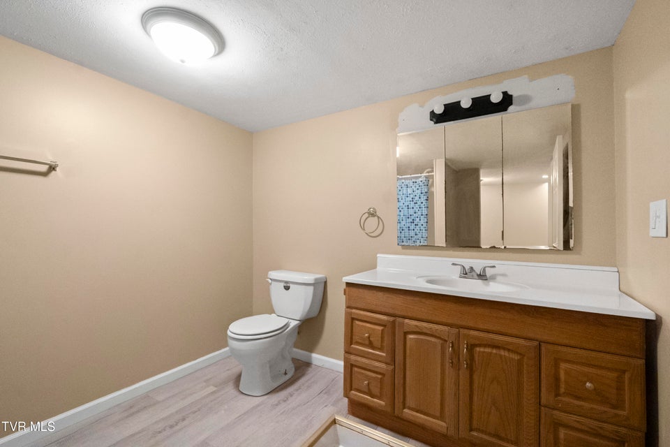 Photo #40: 1002 Kiser Boulevard