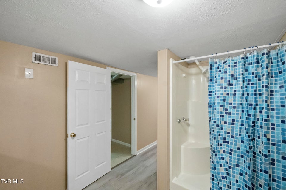 Photo #41: 1002 Kiser Boulevard