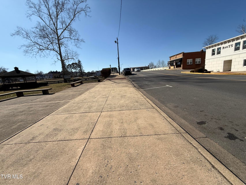 Photo #26: 711/713 Elk Avenue