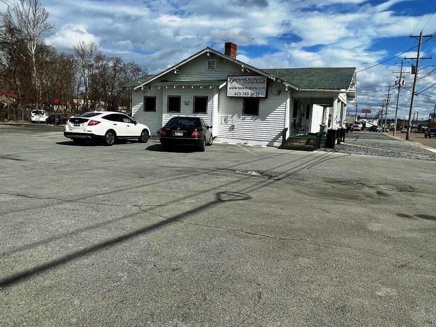 Photo #11: 534 & 528 Market Street