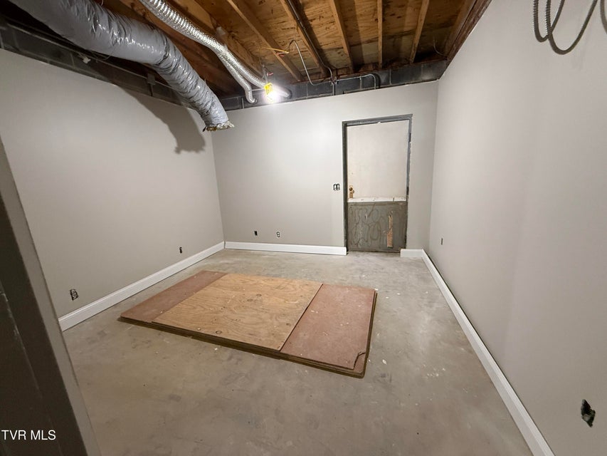 Photo #17: 711/713 Elk Avenue