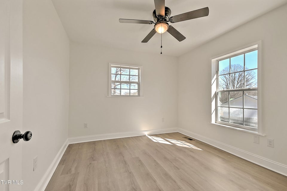 Photo #33: 2512 Long Street