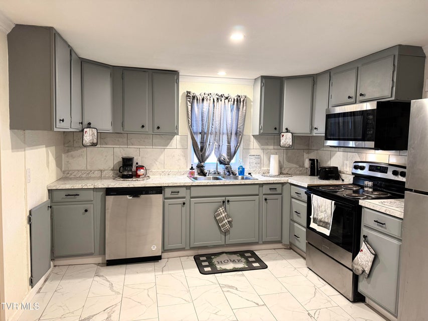 Photo #2: 616 3rd Avenue