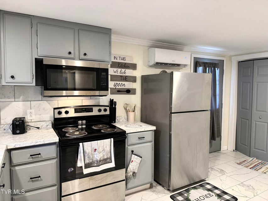 Photo #3: 616 3rd Avenue