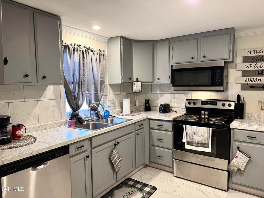 Photo #5: 616 3rd Avenue