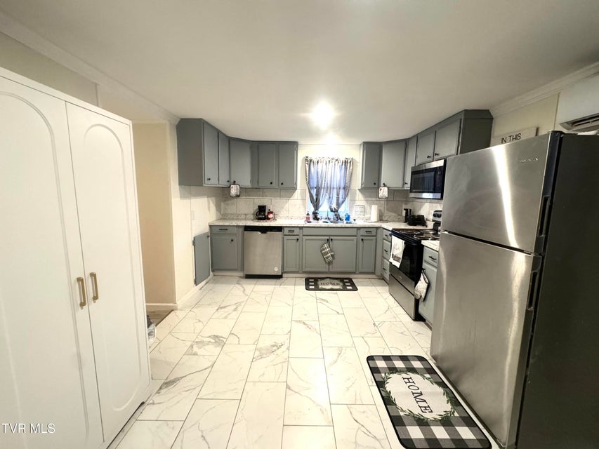 Photo #6: 616 3rd Avenue