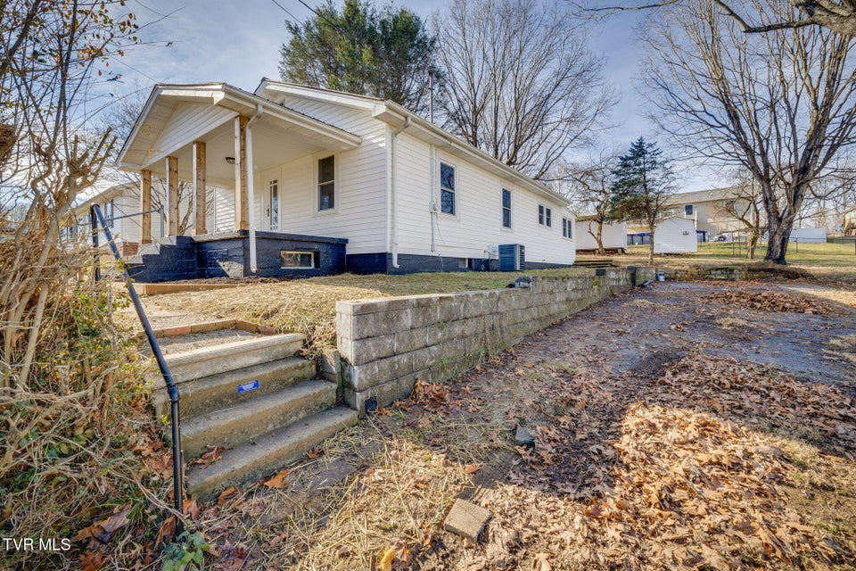 Photo #3: 520 Sycamore Gardens Street