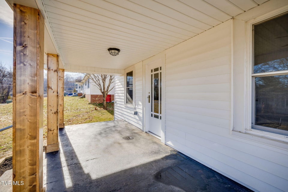 Photo #4: 520 Sycamore Gardens Street