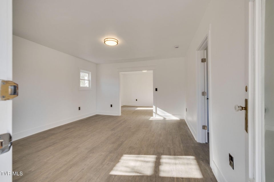 Photo #5: 520 Sycamore Gardens Street