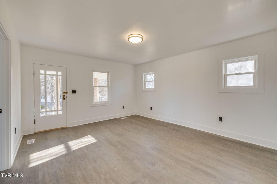 Photo #6: 520 Sycamore Gardens Street