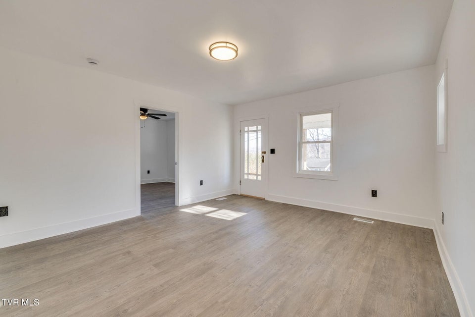 Photo #7: 520 Sycamore Gardens Street