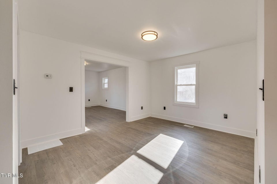 Photo #9: 520 Sycamore Gardens Street