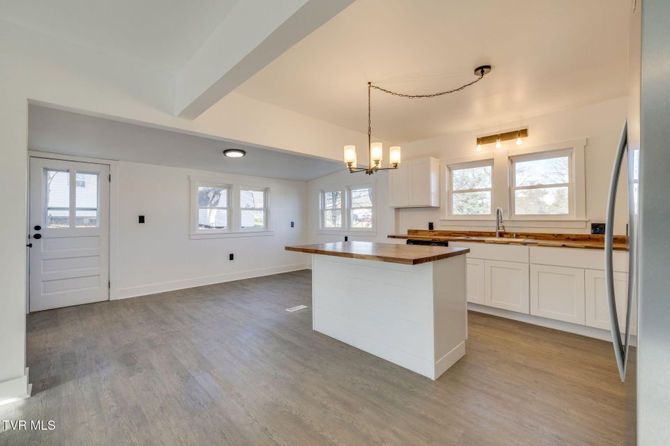 Photo #10: 520 Sycamore Gardens Street