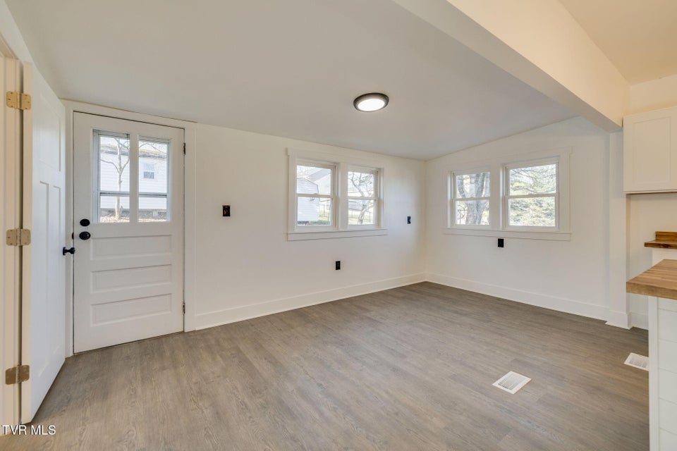 Photo #15: 520 Sycamore Gardens Street