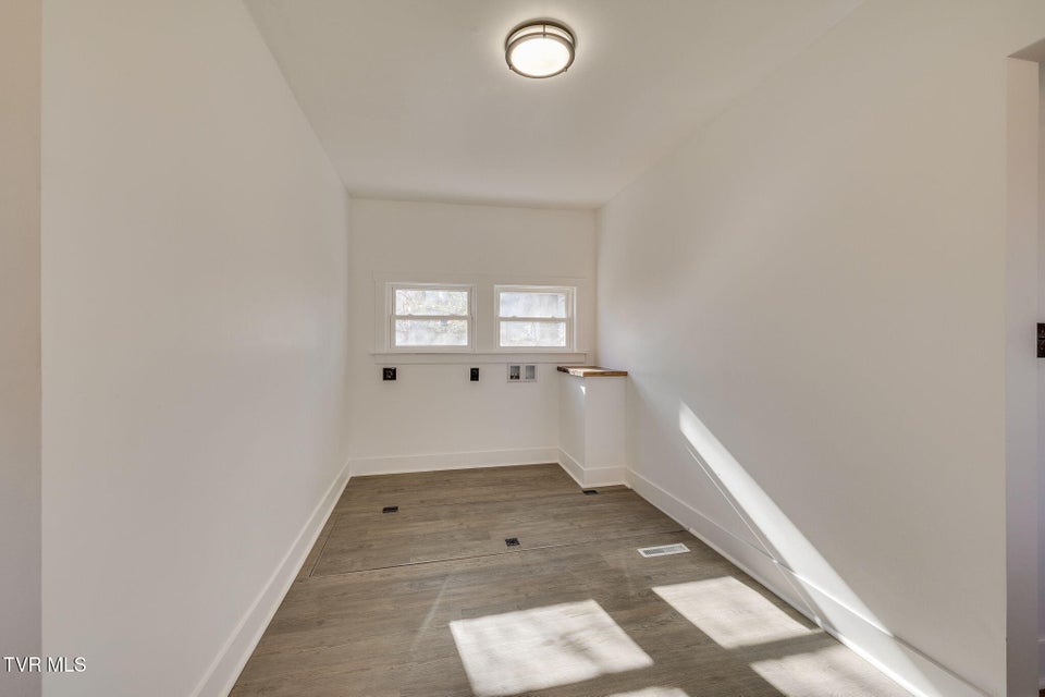 Photo #16: 520 Sycamore Gardens Street