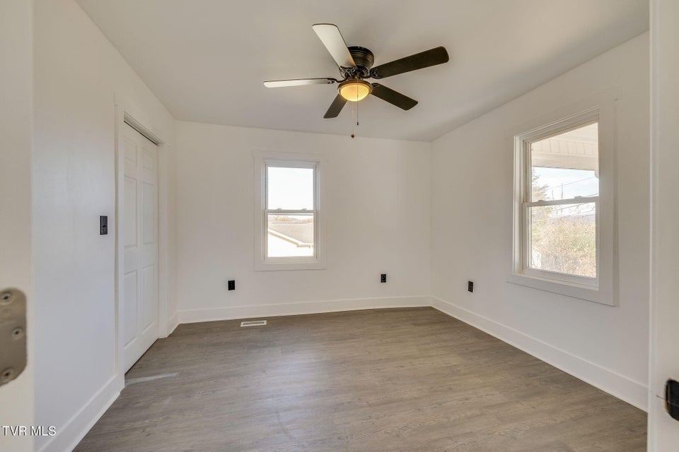 Photo #17: 520 Sycamore Gardens Street