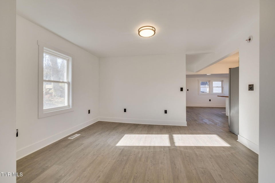 Photo #19: 520 Sycamore Gardens Street