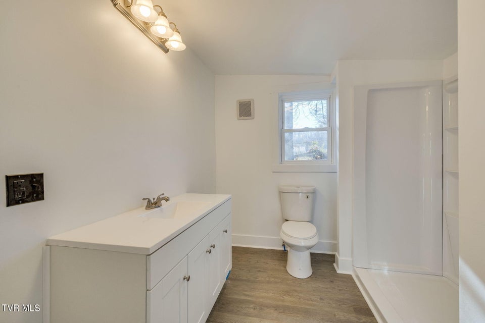 Photo #20: 520 Sycamore Gardens Street