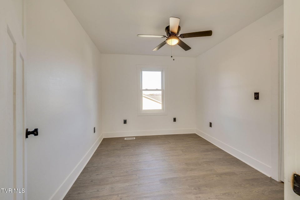 Photo #21: 520 Sycamore Gardens Street