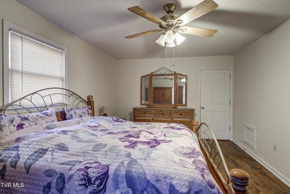 Photo #28: 124 Ogle Road