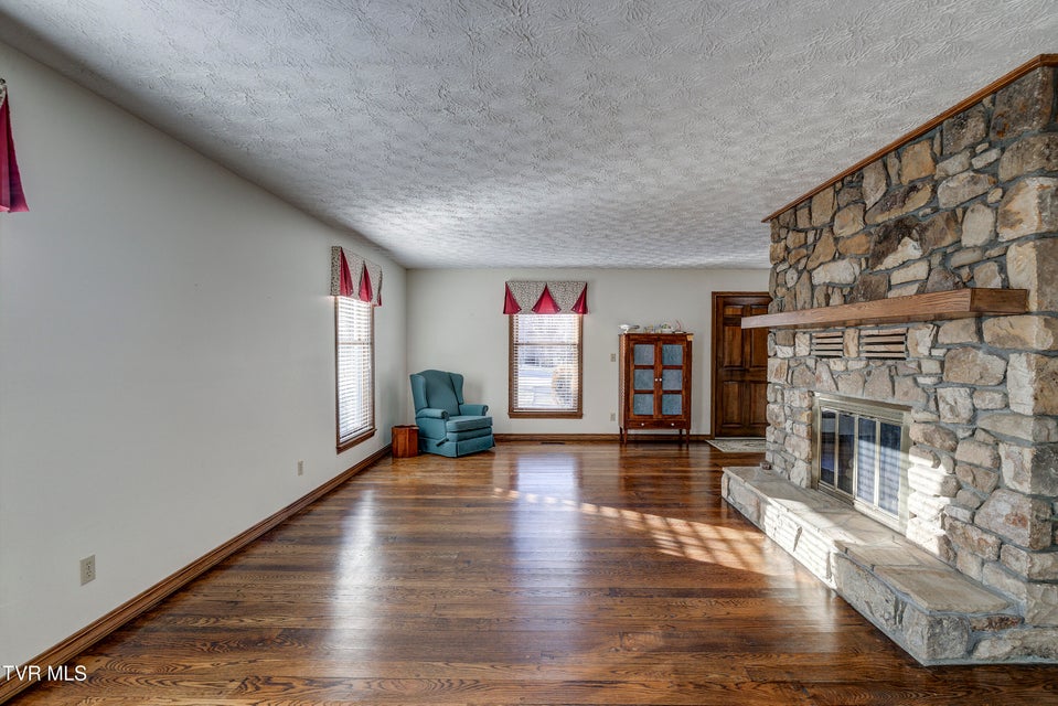 Photo #18: 150 Miller Crossing